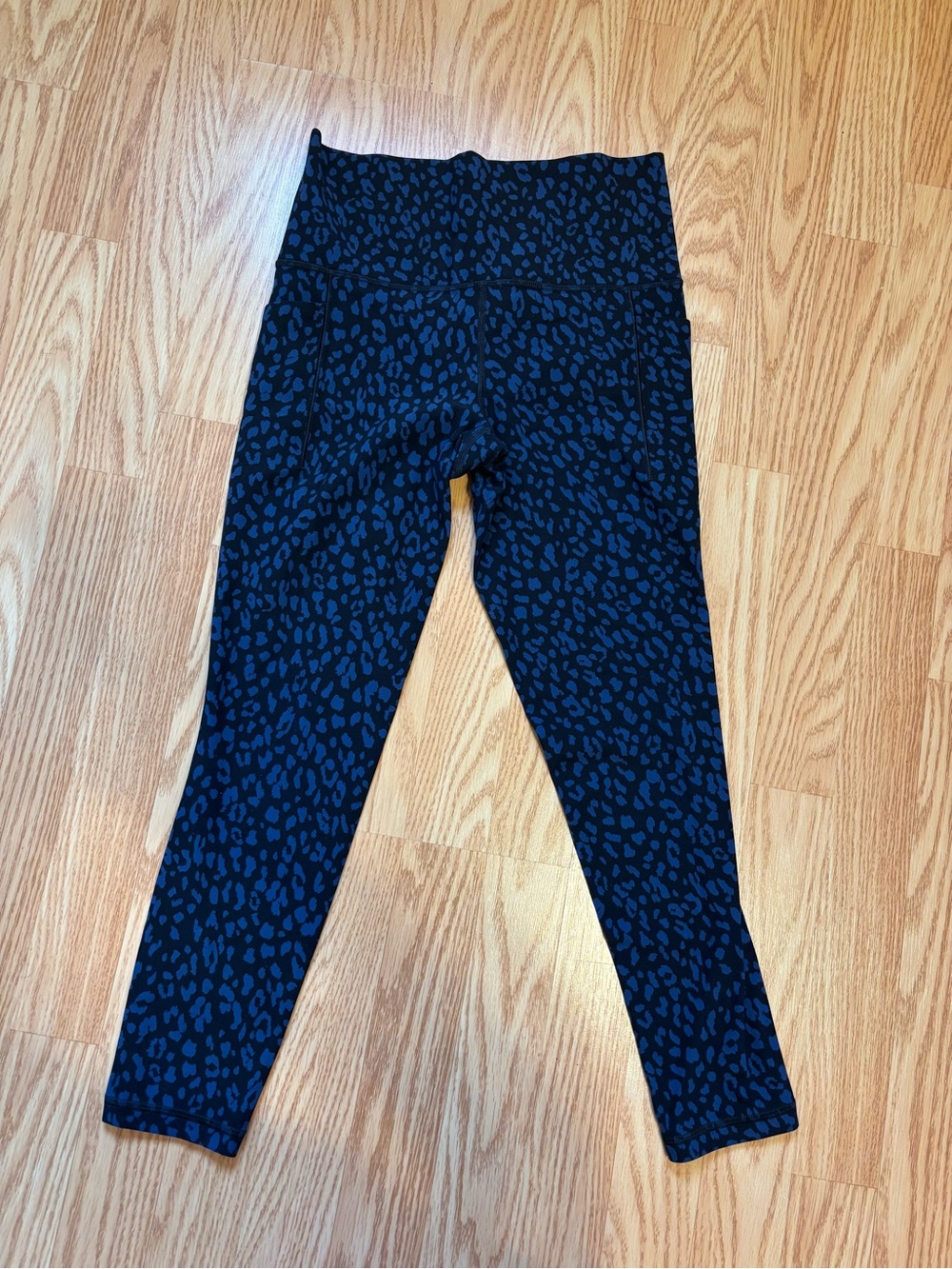 SZ S Athleta Salutation stash 7/8 Black Blue Leopard High Rise Ankle Leggings